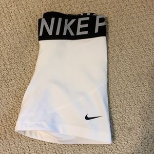 ✨🤍White Nike Pros🤍✨